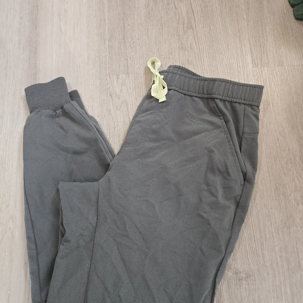FIGS Scrubs Gray Tansen Jogger Scrub Pants, Men's SIZE M